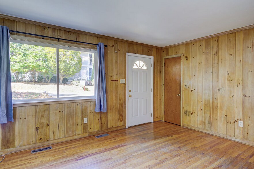 Building Photo - 514 Hillsborough St