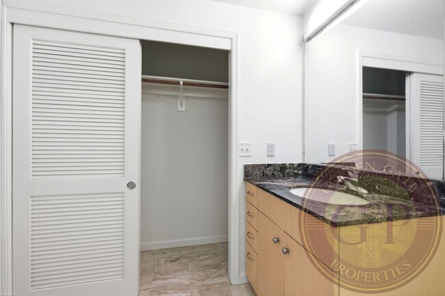 Building Photo - Western SoMa - 2 BR, 2 BA Condo 1,160 Sq. Ft. - 3D Virtual Tour