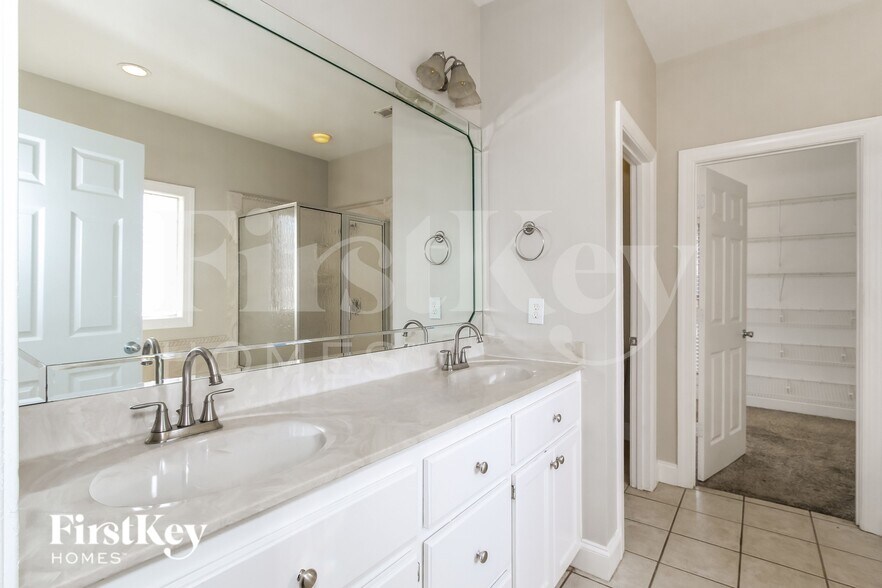 Building Photo - 6209 Shades Pointe Ln