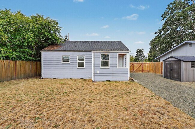 Building Photo - 14917 W Thorne Ln SW