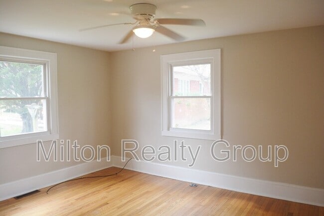 Building Photo - 105 W Lofton St