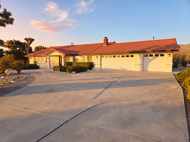 Building Photo - 9039 Hermosa Ave