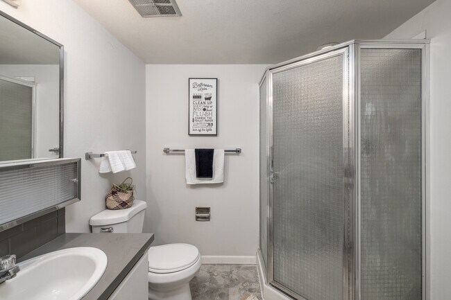 Building Photo - 605 N Virginia Ct