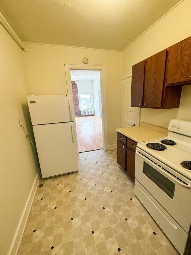 Building Photo - 10 1/2 N Minnesota St