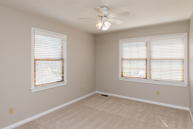Building Photo - 5558 Parker Hill Ln