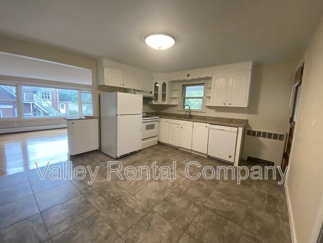 Primary Photo - 70 Lyman St
