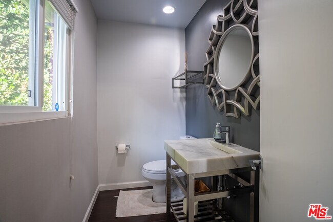 Building Photo - 1438 Davies Dr