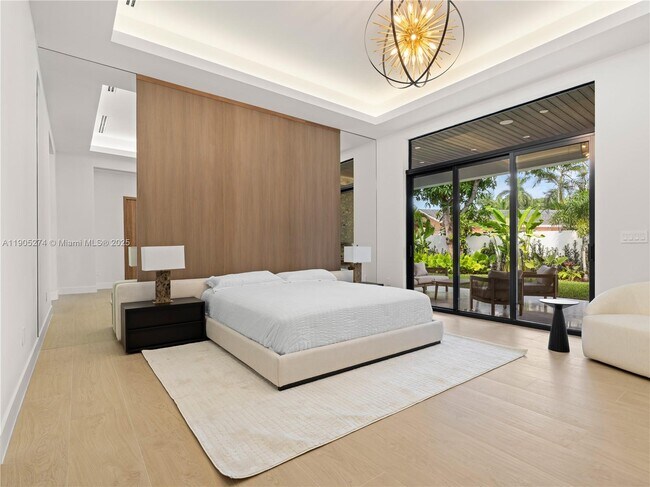 Building Photo - 543 NE 109th St