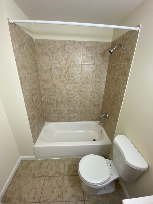 Building Photo - 5934 Vine St