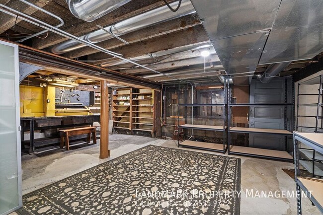 Building Photo - 3450 N Hamlin Ave