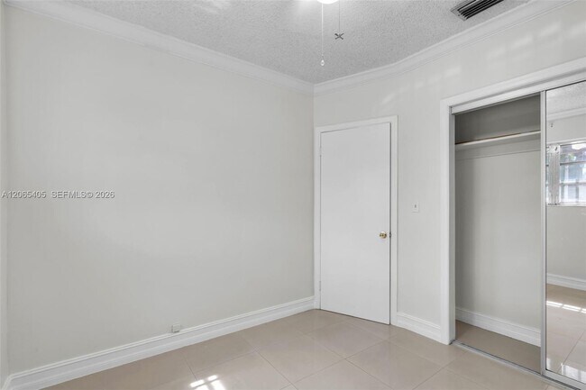 Building Photo - 5560 W 6th Ave