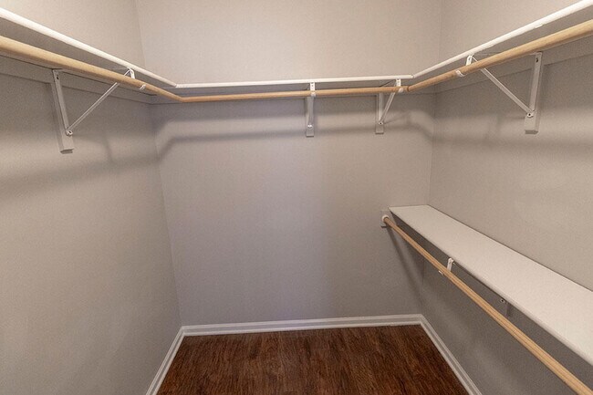 Building Photo - 1945 Center St