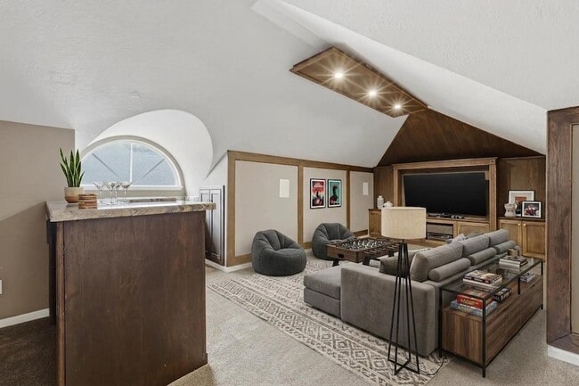 Building Photo - 3315 Riviera Dr