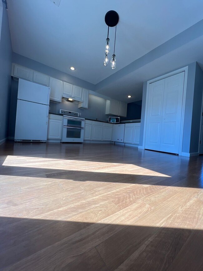 Building Photo - 2 Bedroom Condo! Available AUGUST 2026!  Monthly Rent $1,650