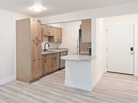 Building Photo - 3D Tour Available - Tower Grove East - Updated 1 Bedroom