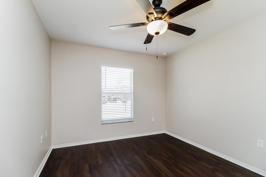 Building Photo - 1729 Strathmore Cir