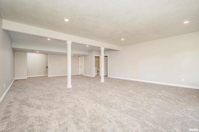 Building Photo - 5120 Pandit Dr