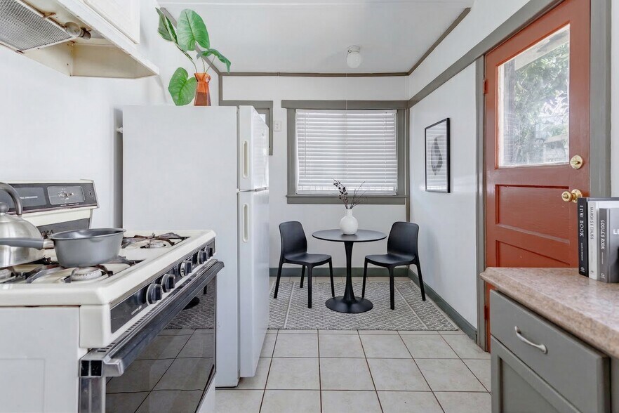 Building Photo - 318 Firmin St