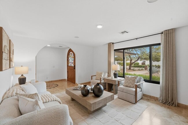 Building Photo - 6302 E Cochise Rd