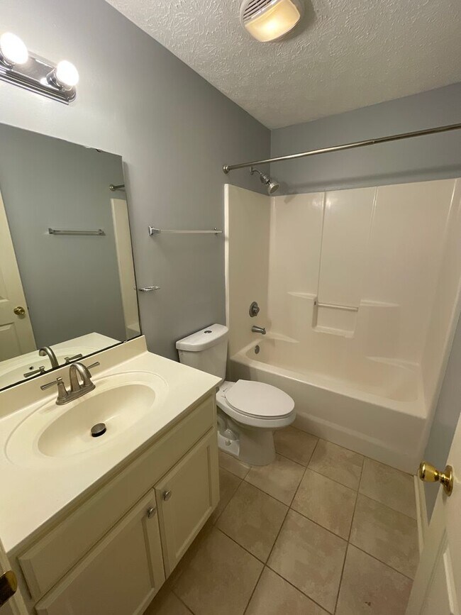 Building Photo - Charming Home in Havelock