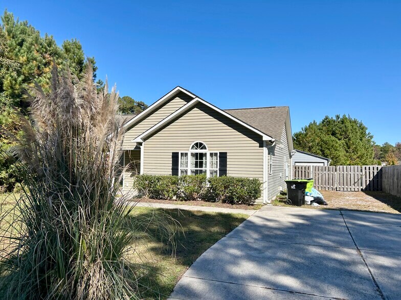 Building Photo - 301 Kraft St