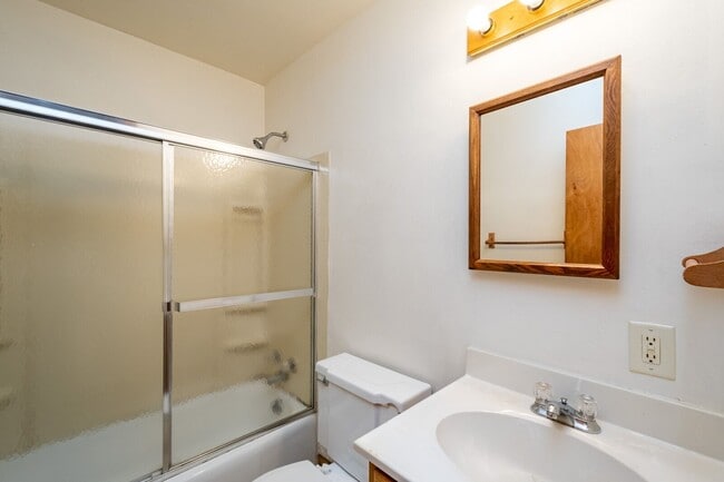 Building Photo - Random Residential Properties LLC-404 E Foster