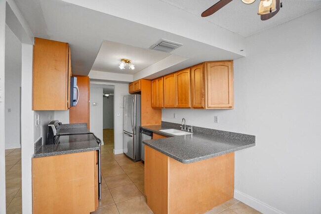 Building Photo - 18051 Biscayne Blvd