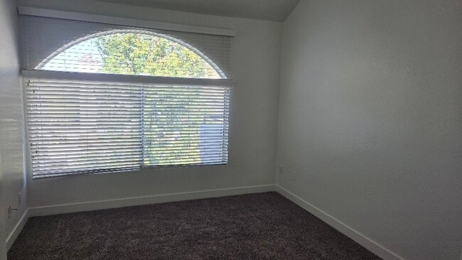 Building Photo - 13133 Le Parc Blvd