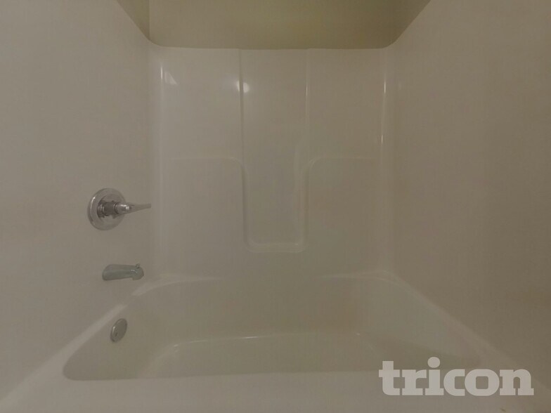 Building Photo - 228 Fieldcrest Dr