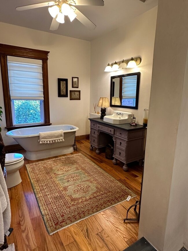 Building Photo - Renovated 3 Bedroom 2 Bathroom House Across From The Park