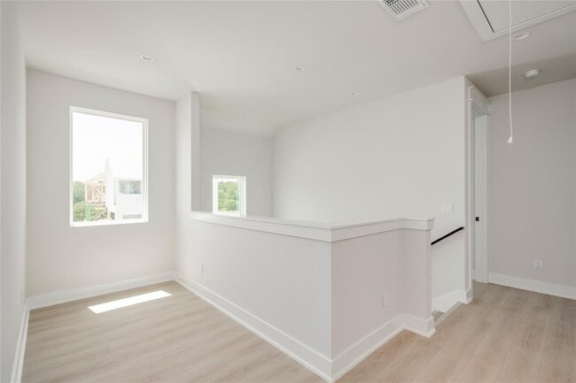 Building Photo - 2725 Bristol Dr