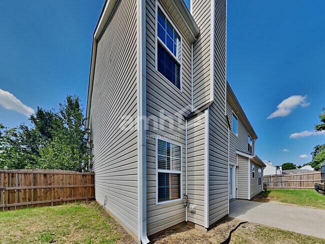 Building Photo - 2622 Lance Ridge Way NE