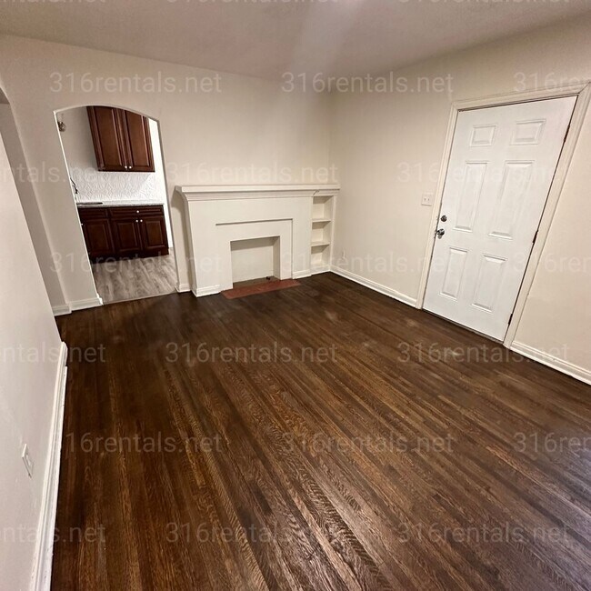 Building Photo - $525 - 1 bed 1 bath - Duplex