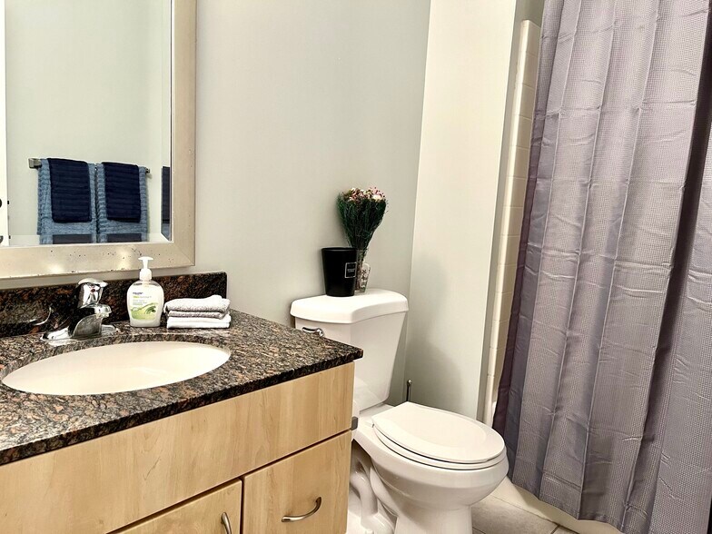 Building Photo - 889 Date St