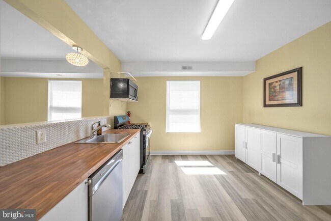 Building Photo - 2712 Sherman Ave NW