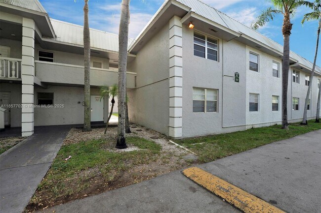 Building Photo - 17255 SW 95th Ave