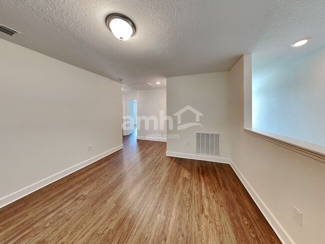 Building Photo - 926 Walden Woods Dr