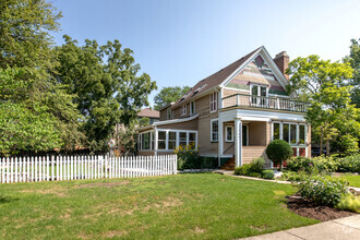 Building Photo - 700 Hansen Pl