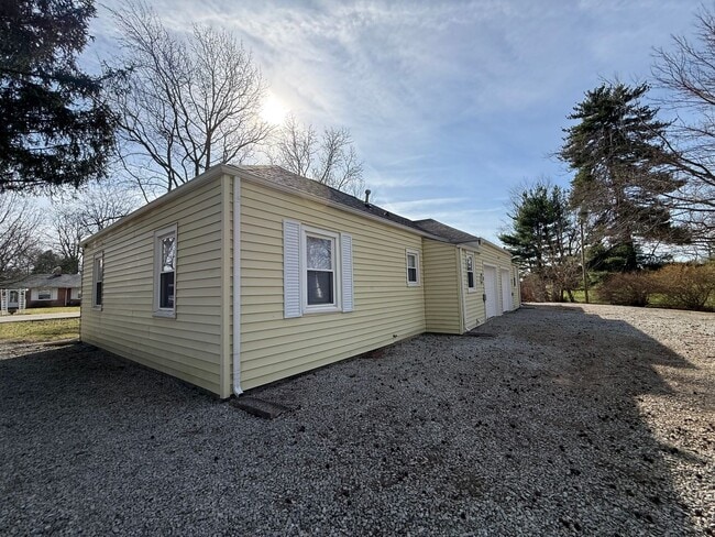 Building Photo - Beautiful renovated duplex in Edgewood!