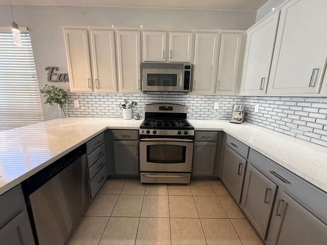 Building Photo - Beautiful 3bd/2ba Natomas Home with 2 Car Garage!