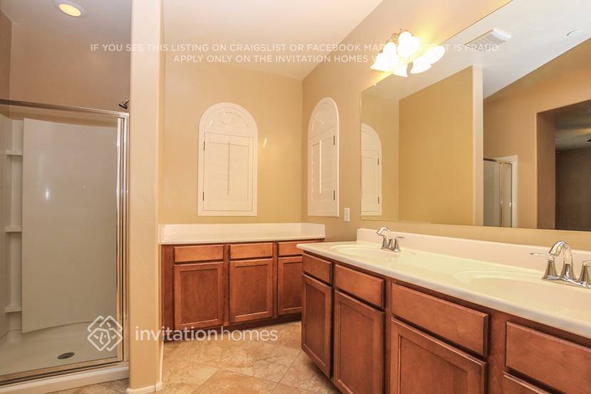 Building Photo - 9238 W Meadow Dr