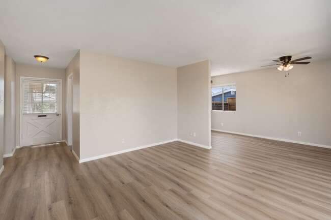 Building Photo - Gorgeous remodeled 3bd 2 bath home availab...