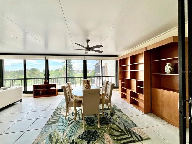 Building Photo - 3220 S Shore Dr