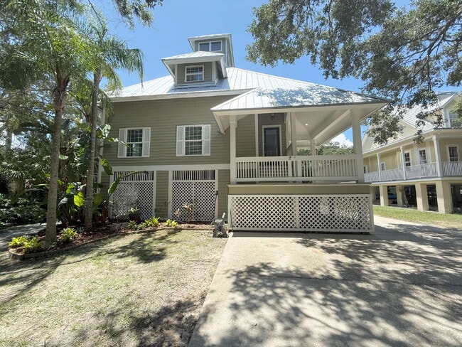 Primary Photo - 7808 Bay Dr