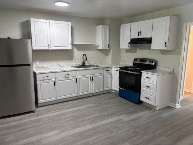 Primary Photo - 2-4-4 N Liberty Ave