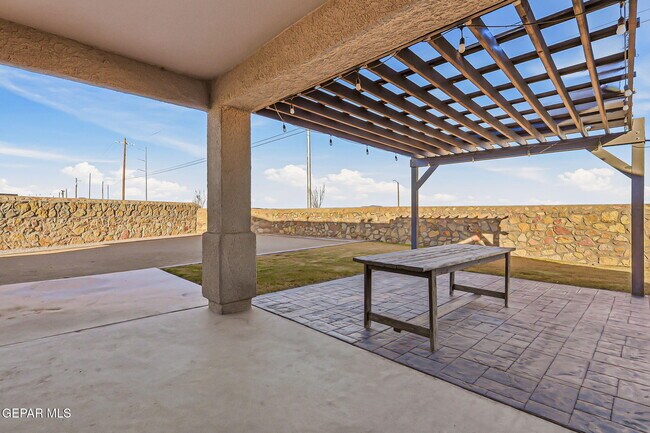 Building Photo - 3328 David Palacio Dr