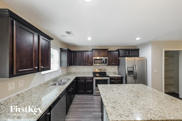 Building Photo - 940 Valley Cir