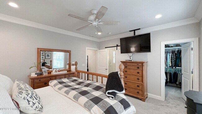 Building Photo - Special!!! Enviable 4 bedroom and 3.5 bath...