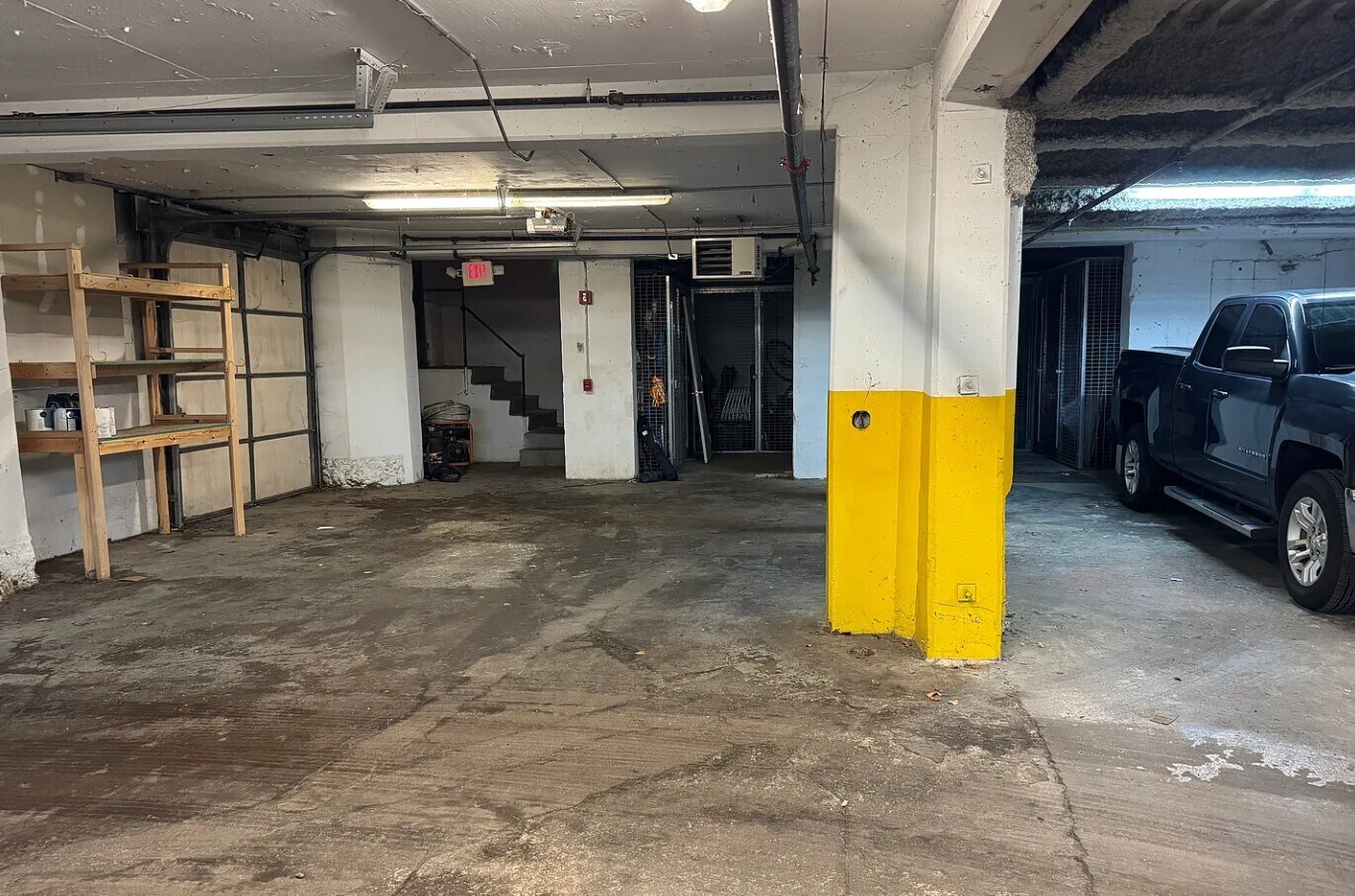 Building Photo - 207 E 6th St