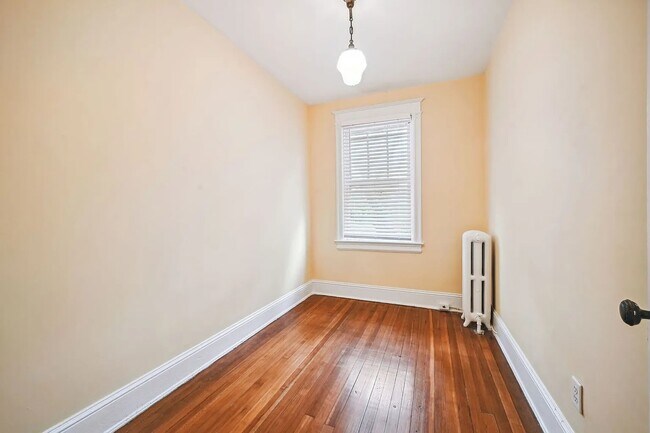 Building Photo - 310 Taylor St NW